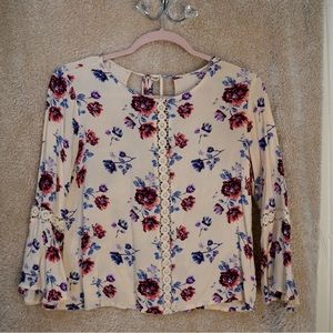Forever 21 Flower Blouse: Size S.   (8/10)